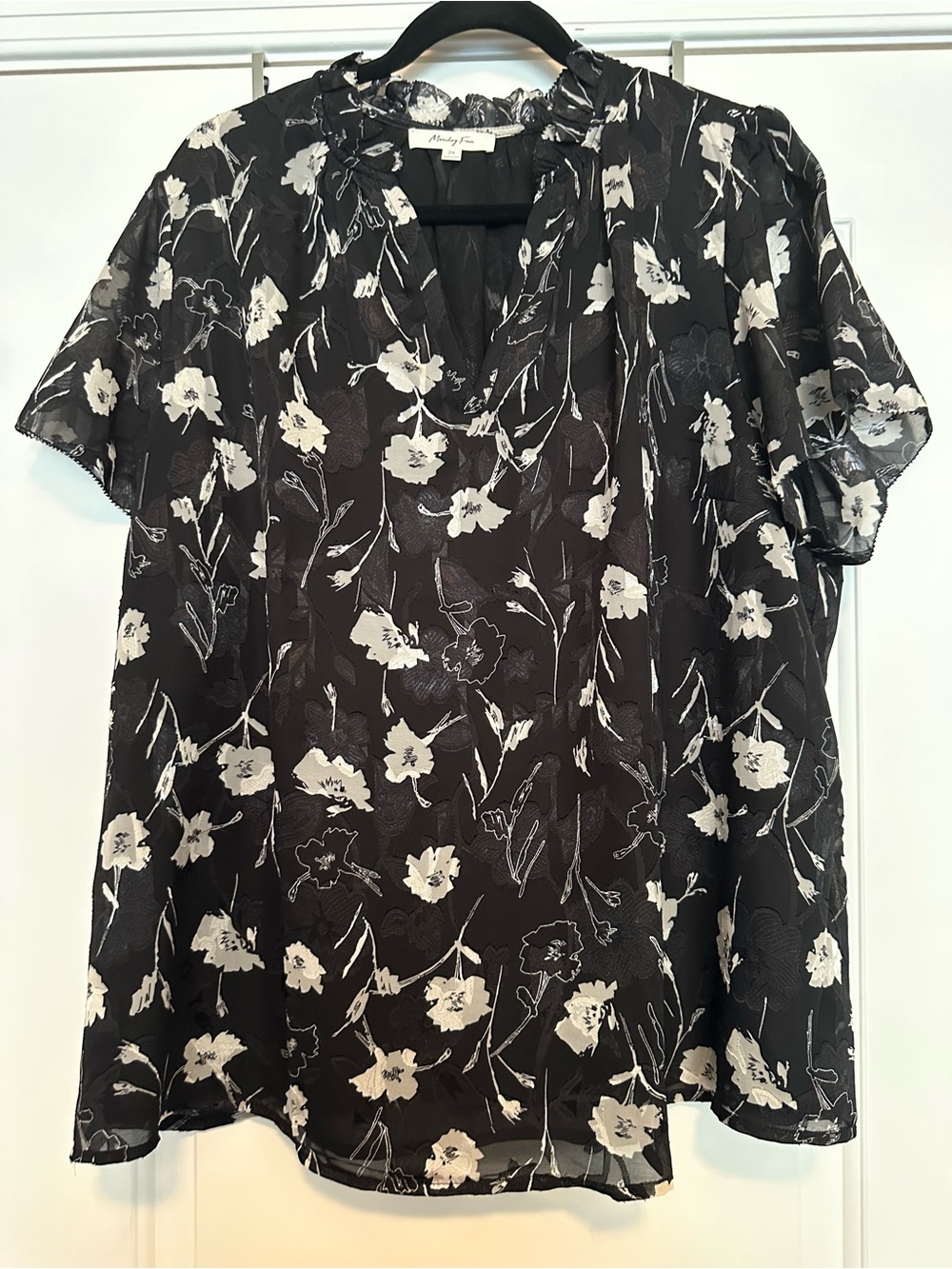 Monday Fun Women's Black and White Floral Short-Sleeve Blouse